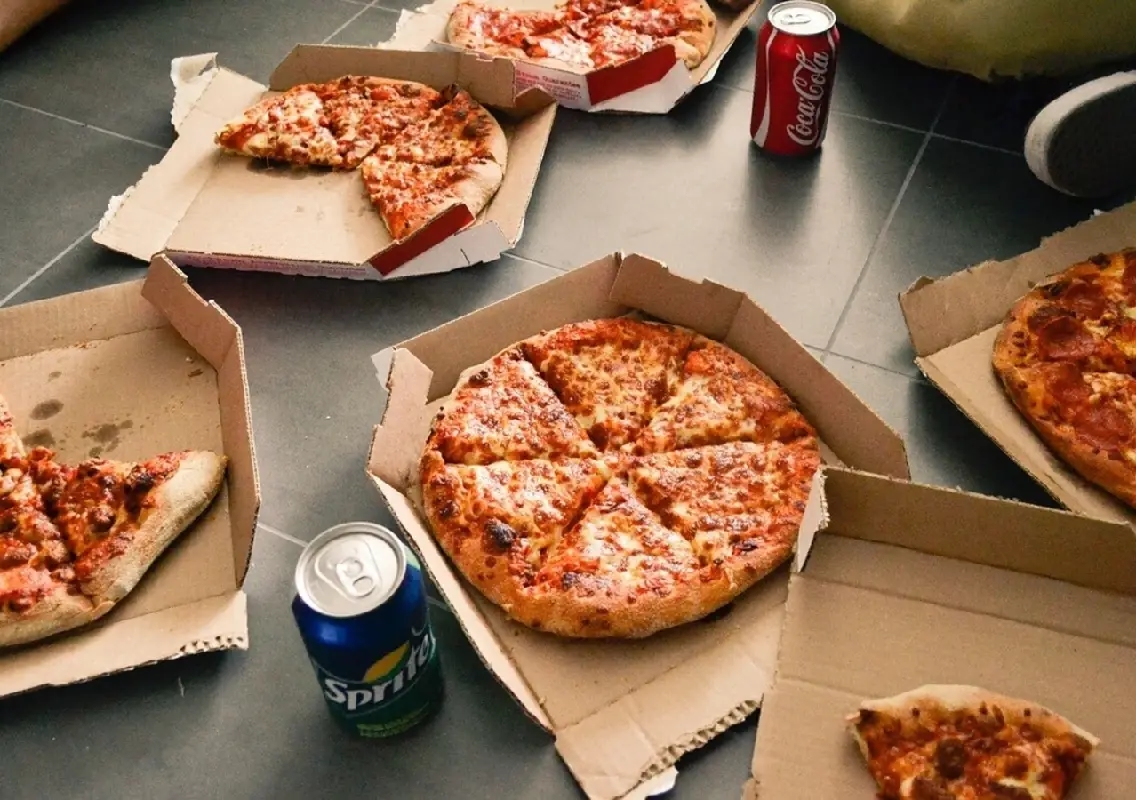 Bengaluru user compares Swiggy, Zomato and Ownly pizza prices - News Karnataka
