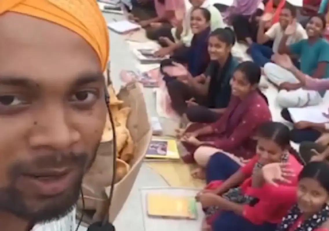 Bihar vegetable seller builds rooftop school for 1,000 students - News Karnataka