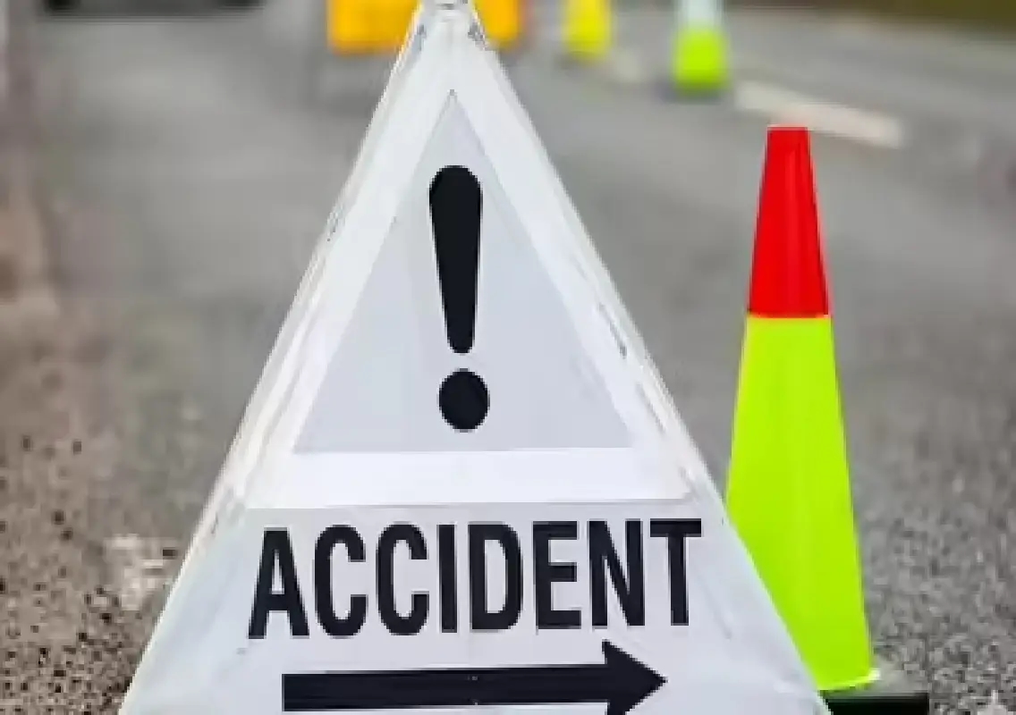 Car crashes into divider at accident-prone Nanthoor: WATCH - News Karnataka