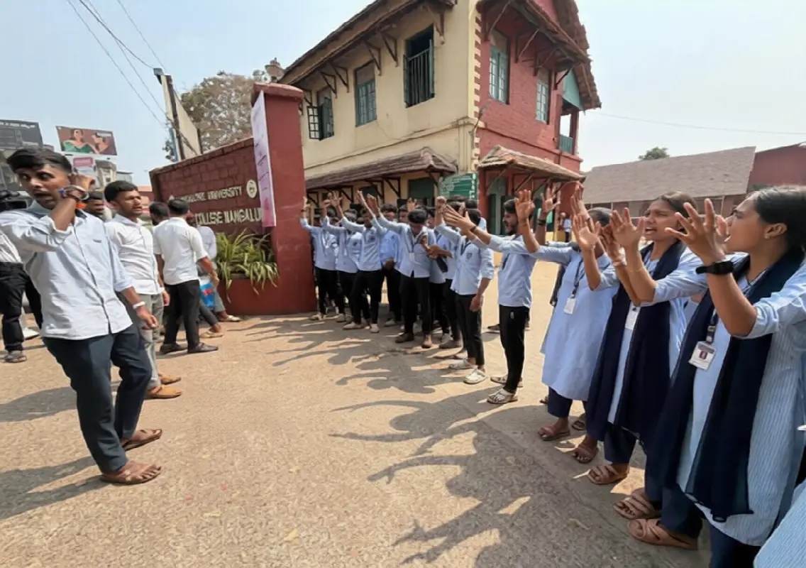 NSUI celebration, ABVP protest at University College - News Karnataka