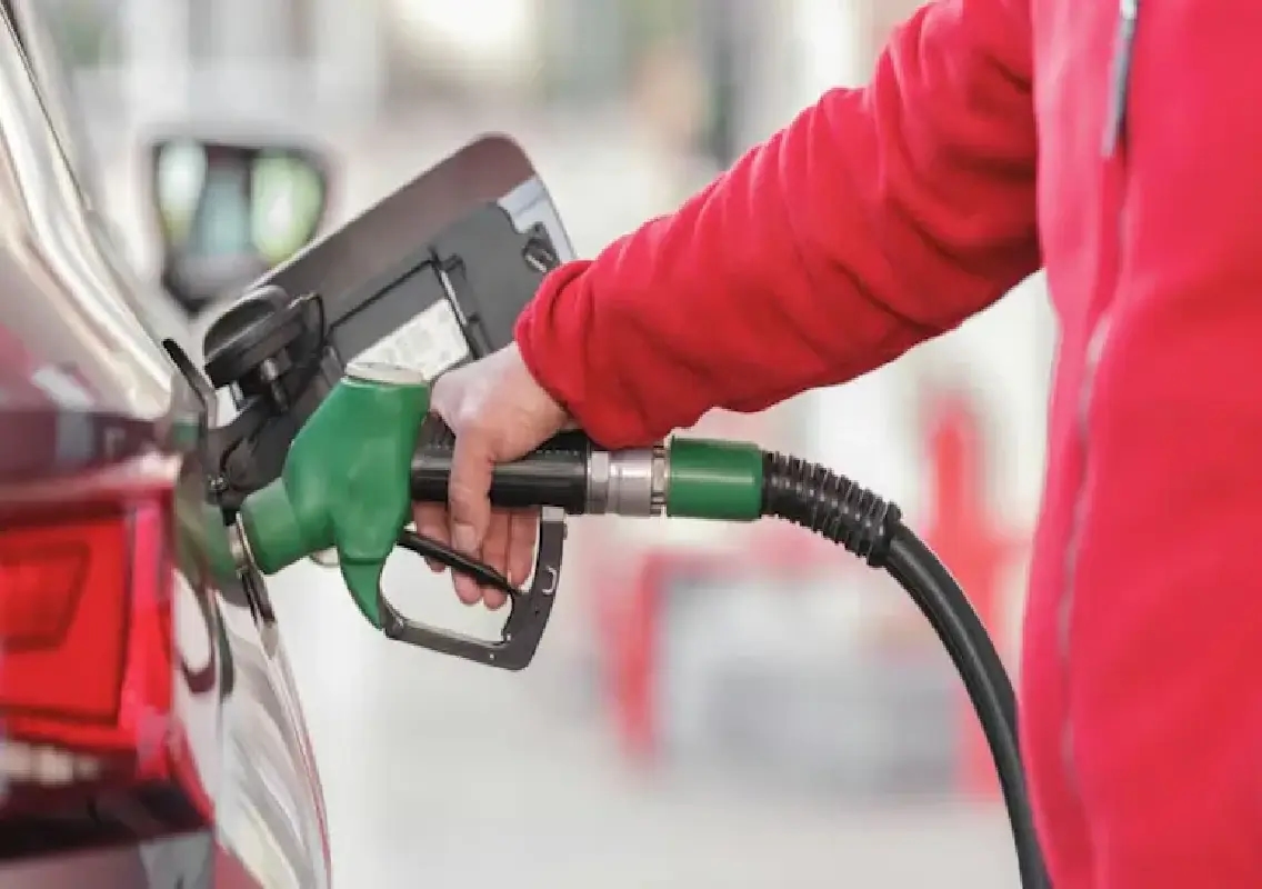 Centre cuts excise duty on fuel by ₹10 per litre - News Karnataka