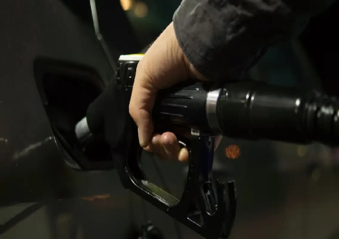 Centre warns against storing petrol in loose containers - News Karnataka