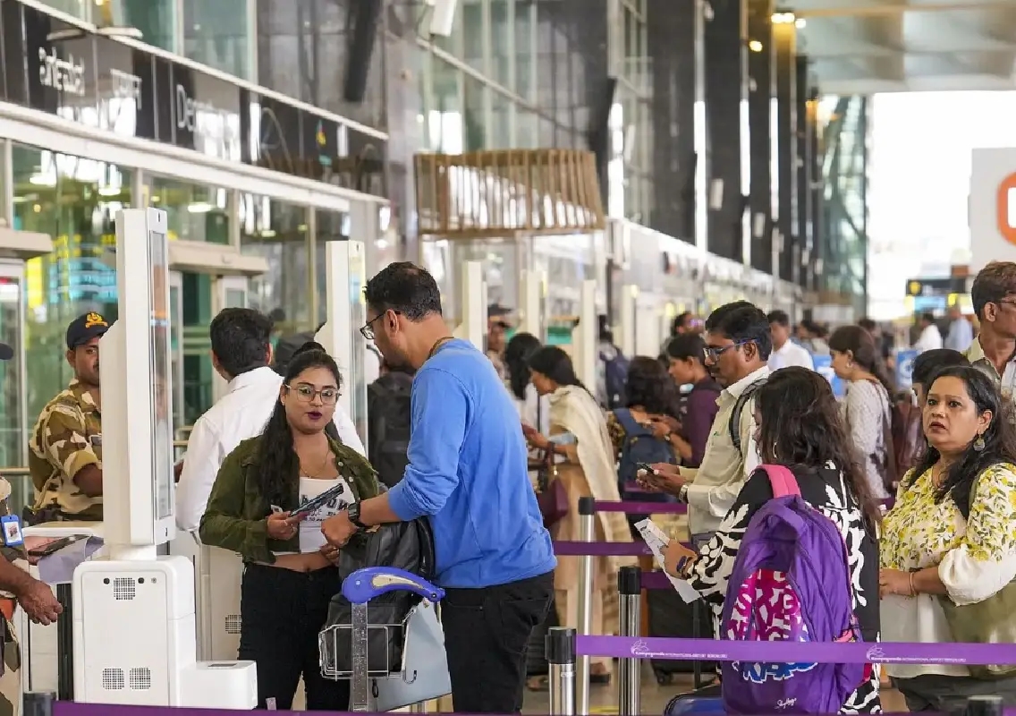 DigiYatra queue longer than regular line at Bengaluru airport - News Karnataka