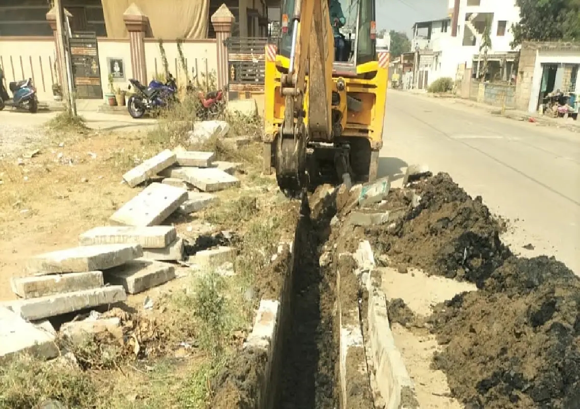 Drain desilting drive intensified to prevent rain flooding - News Karnataka