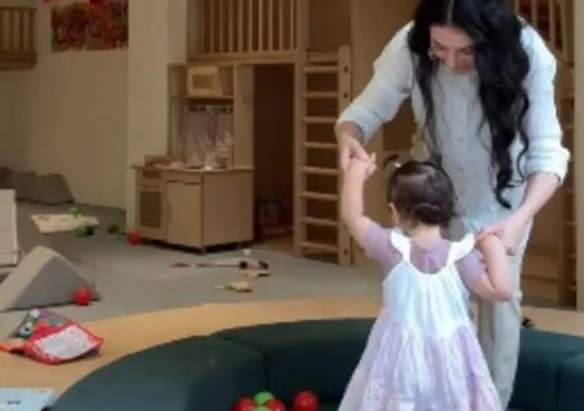Dutch mom in Mumbai shares parenting differences, goes viral - News Karnataka