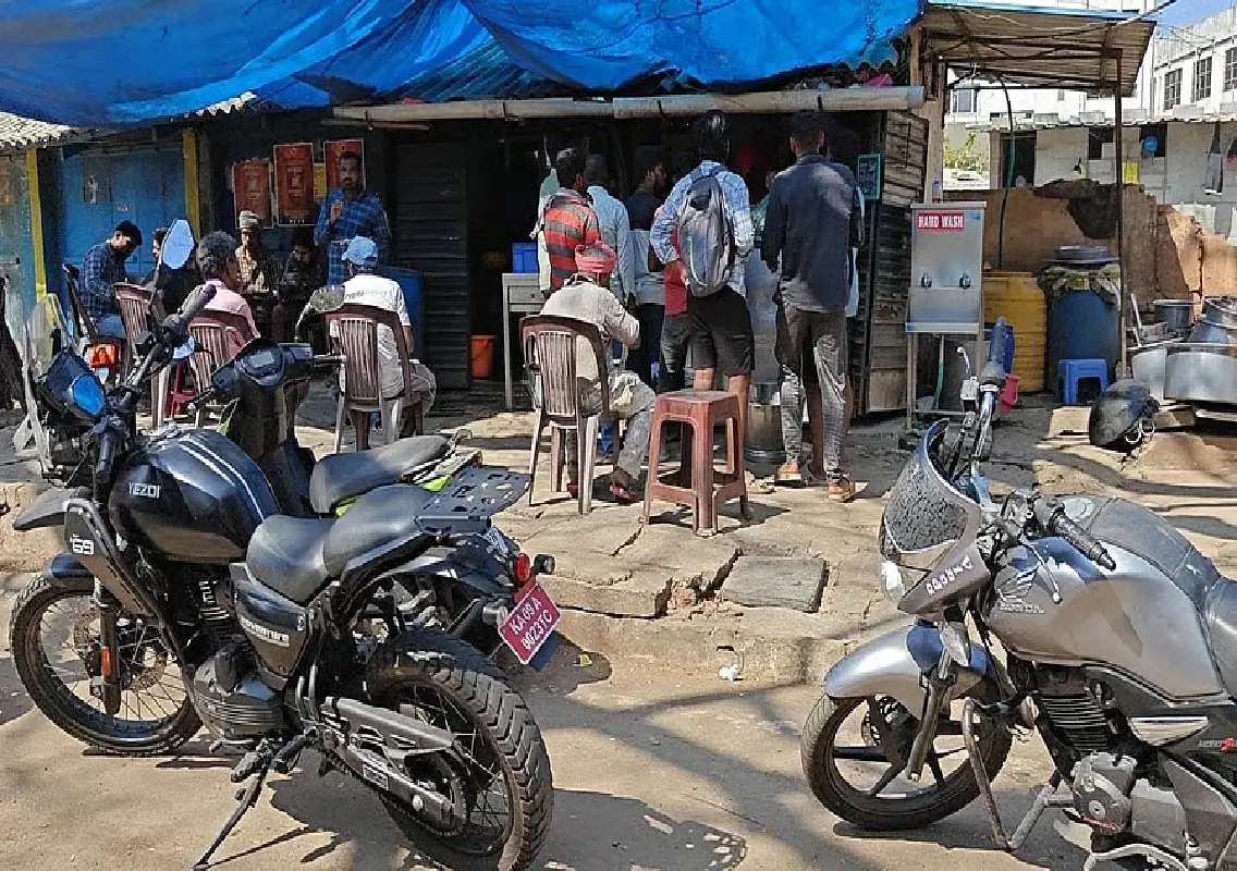 Encroachments and parking erode Mysuru’s disappearing footpaths - News Karnataka