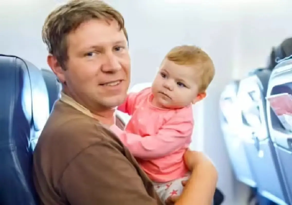 Father’s mid-flight apology for toddler wins internet hearts - News Karnataka