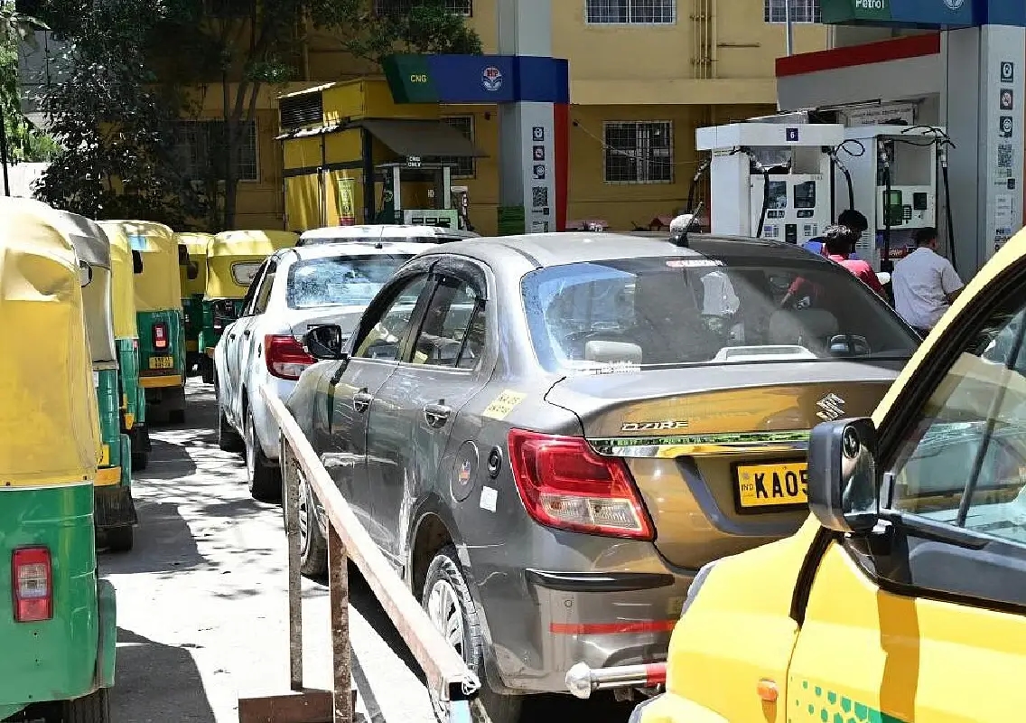 Fuel panic in Bengaluru as rumours trigger long queues at pumps - News Karnataka