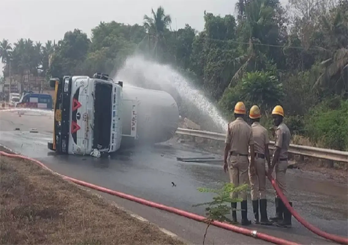 Gas tanker overturns near Katapady, triggers panic over leak - News Karnataka