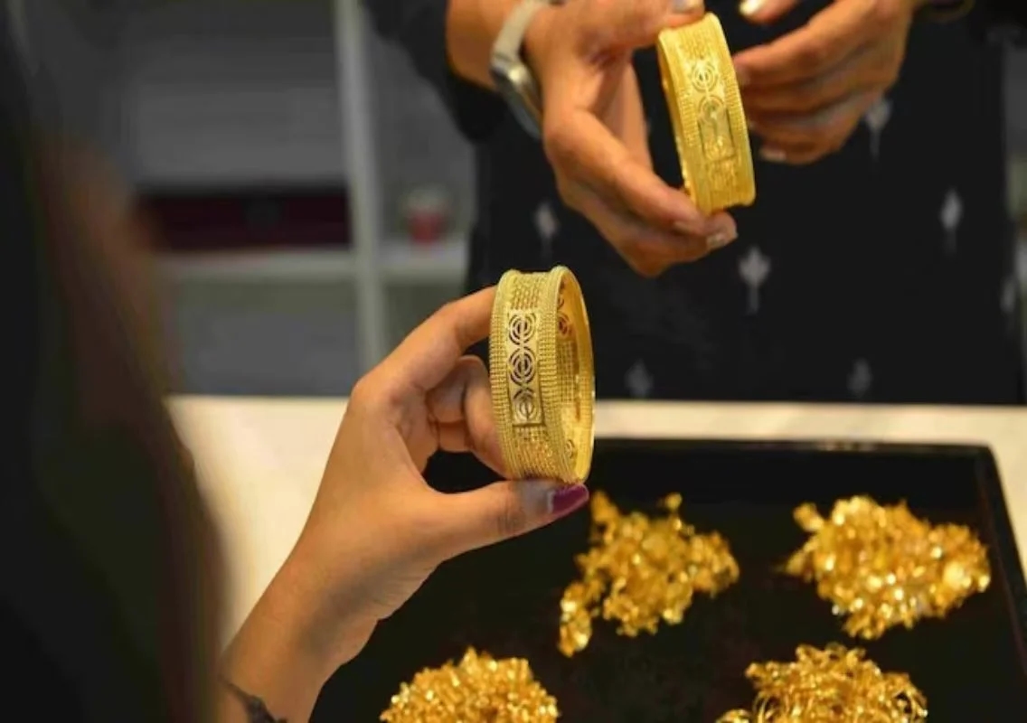 Gold near ₹1.48 lakh: invest now or wait? - News Karnataka
