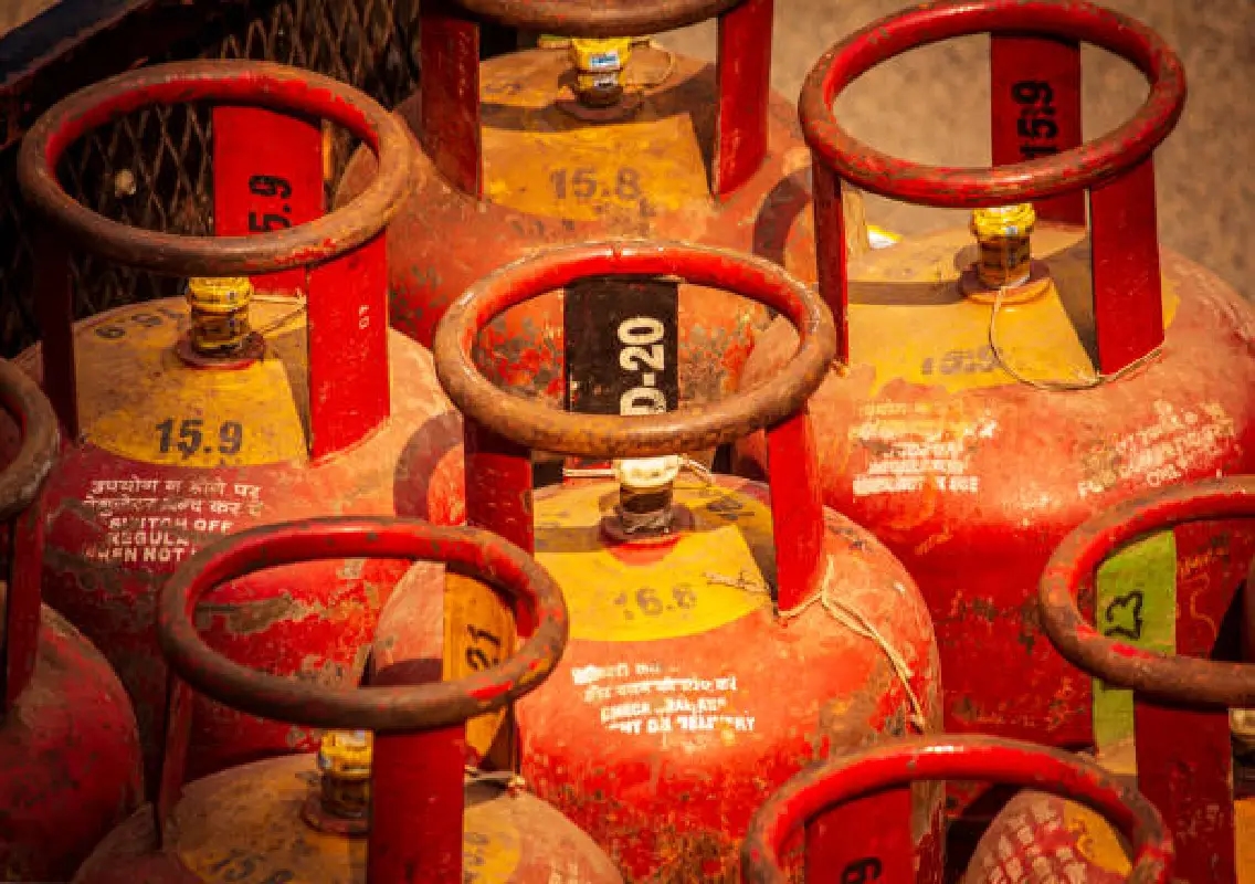 Govt denies extension of LPG refill waiting period - News Karnataka