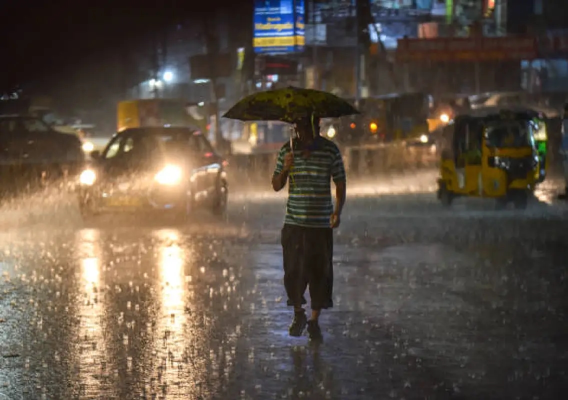 Hailstorm, heavy rain disrupt Bengaluru traffic again - News Karnataka
