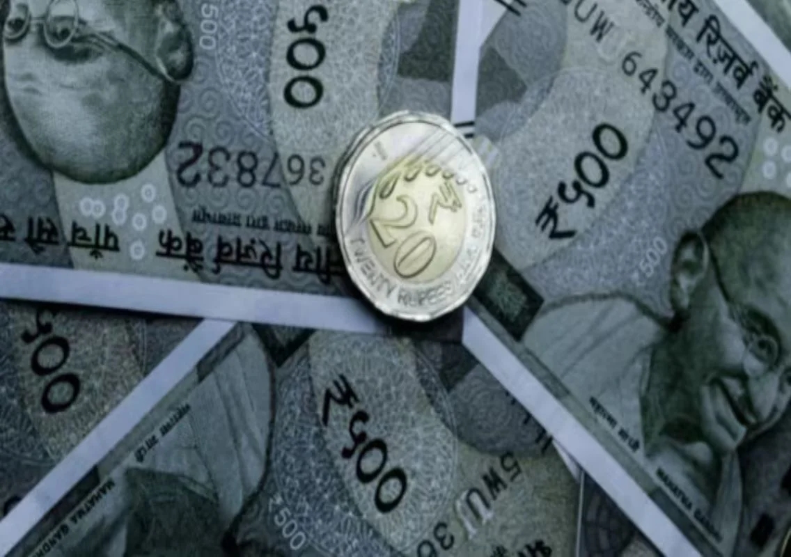 Rupee rebounds below ₹94 after RBI move - News Karnataka
