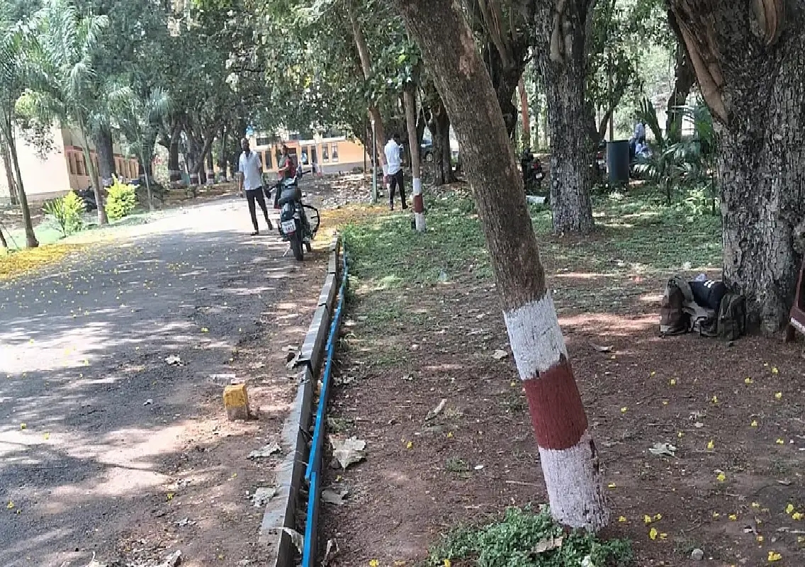 KSIC workers’ protest enters 14th day amid stadium land row - News Karnataka