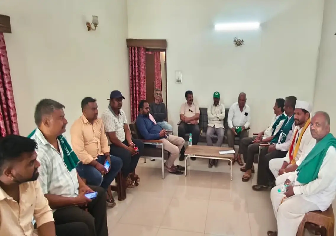 KSIC workers resume duty but continue protest over stadium plan - News Karnataka