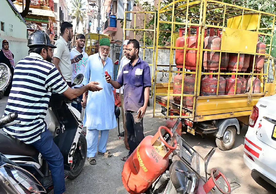 LPG bookings double in Bengaluru amid shortage fears - News Karnataka