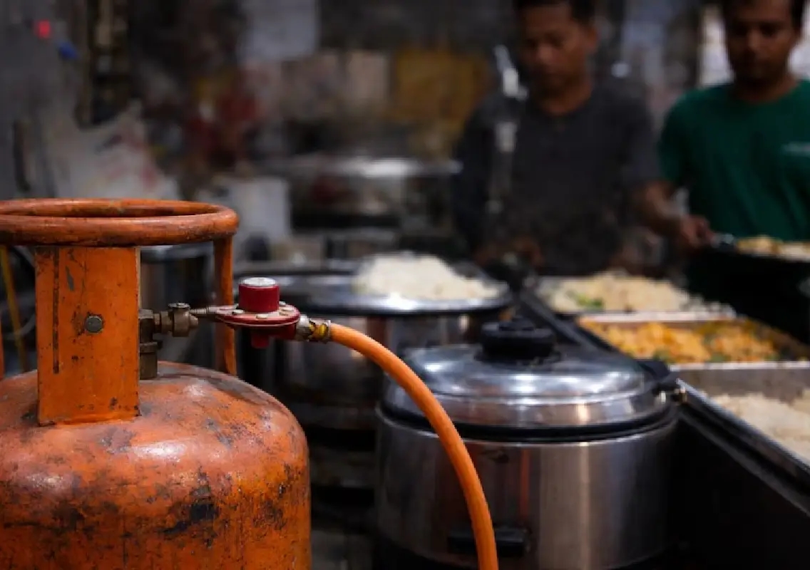 LPG shortage disrupts meals in Bengaluru PG accommodations - News Karnataka