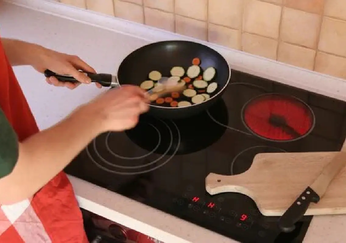 LPG shortage pushes kitchens to switch to electric cooking - News Karnataka