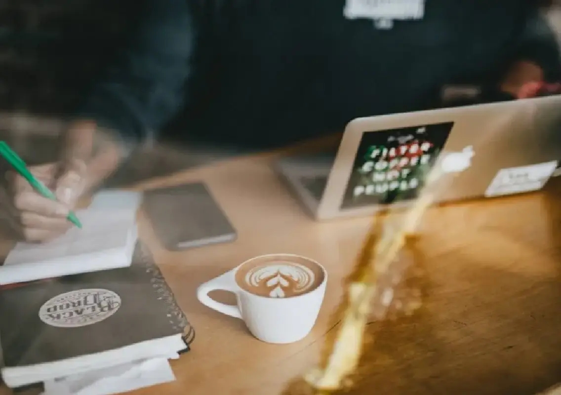 Laptop ban in Bengaluru cafes sparks debate among users - News Karnataka