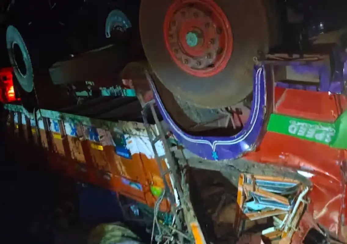 Midnight ghat crash: 112 team saves two in swift rescue - News Karnataka