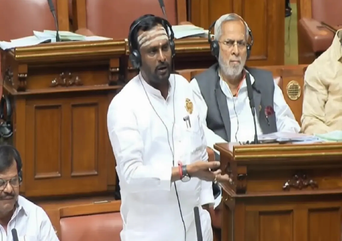 MLA Vijayanand Kashappanavar remark on seating sparks controversy: WATCH - News Karnataka