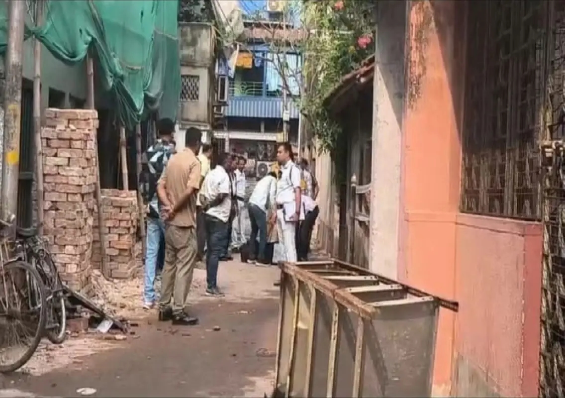 Multiple blasts at abandoned club trigger panic in Kolkata: WATCH - News Karnataka