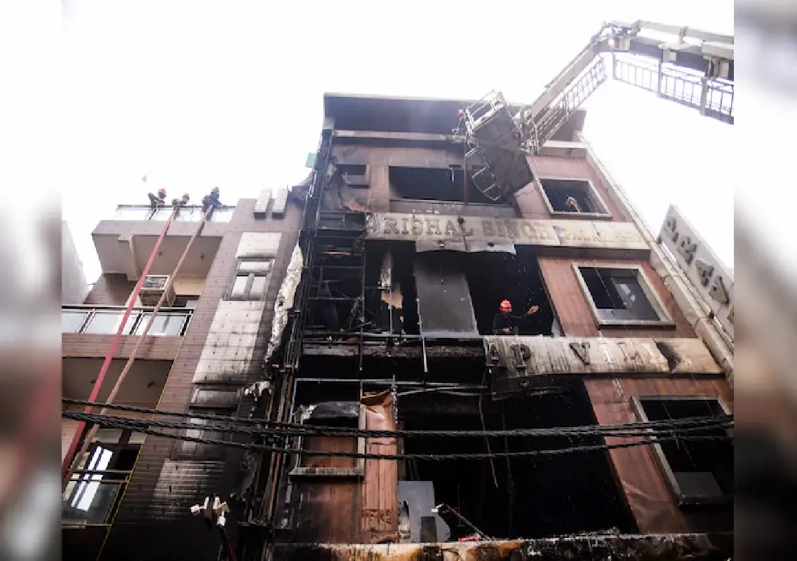 Nine killed, including children, in Delhi Palam building fire: WATCH - News Karnataka