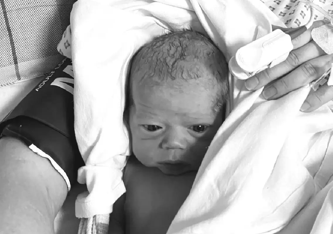 Pregnant woman rescued after fall gives birth to baby girl - News Karnataka