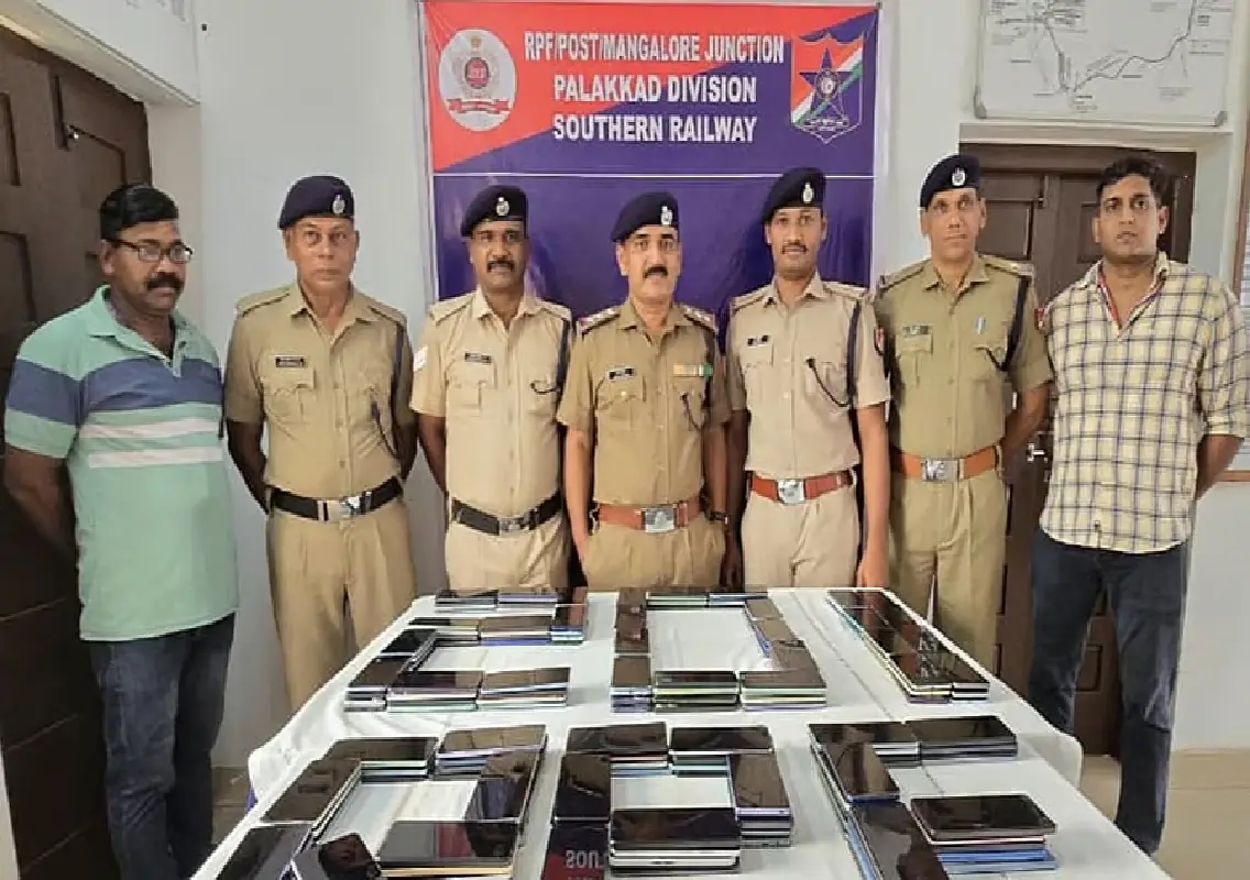 RPF seizes 201 used mobile phones worth ₹10 lakh at Mangaluru Junction - News Karnataka