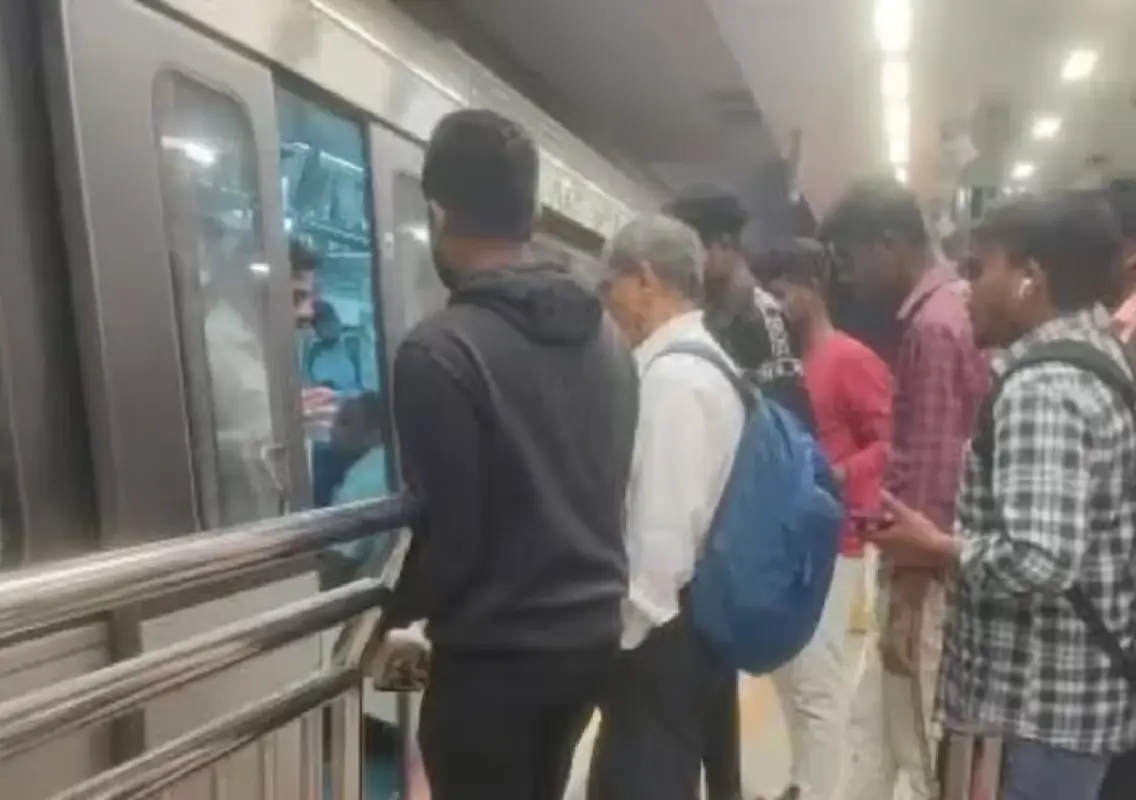 Runner stopped at metro station for entering barefoot sparks debate - News Karnataka