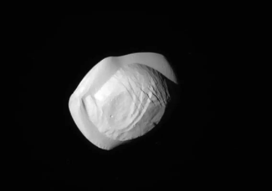 Saturn’s tiny moon Pan shaped like ravioli fascinates scientists - News Karnataka