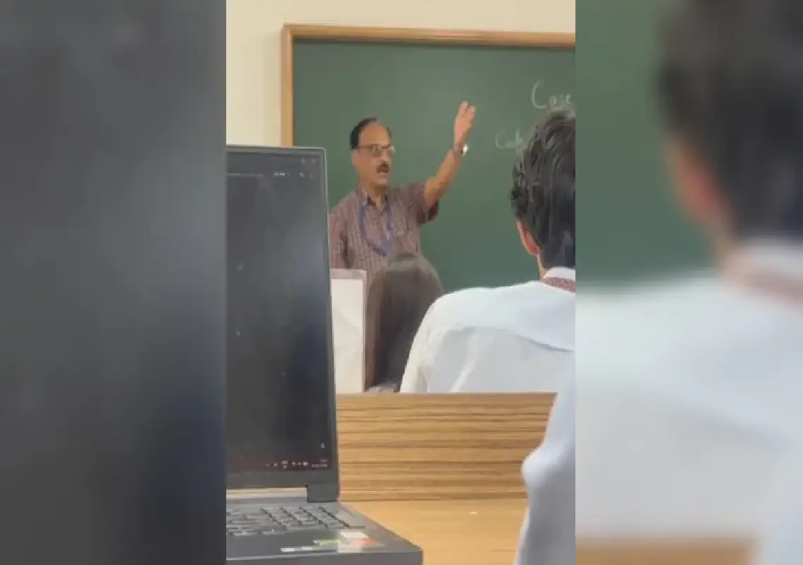 “Sharm nahi aati…”: Professor’s remark sparks outrage in Bengaluru: WATCH - News Karnataka