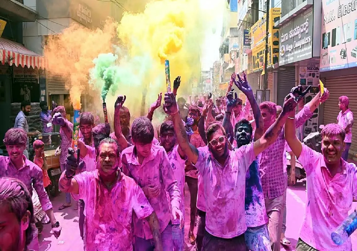 Social media debate erupts over ‘boring’ Holi remark about Bengaluru - News Karnataka