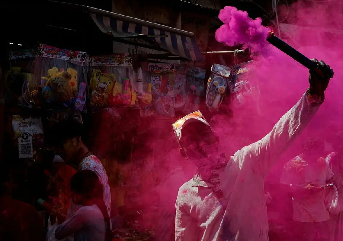 Teen killed, several injured during Holi violence in Mumbai - News Karnataka