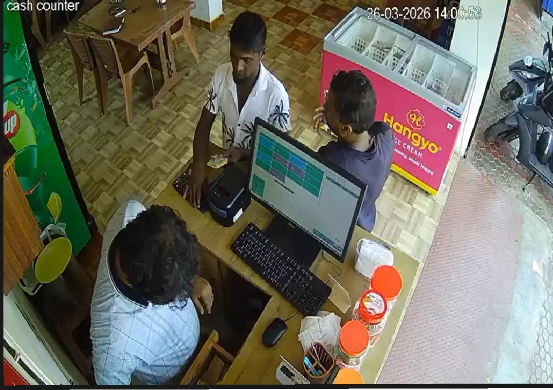 Thieves posing as customers steal phone from hotel in Udupi: WATCH - News Karnataka