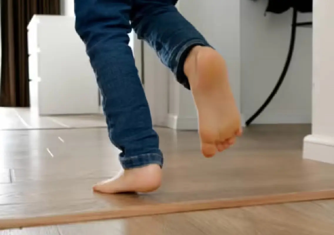 UK mum’s barefoot parenting sparks safety vs freedom debate - News Karnataka