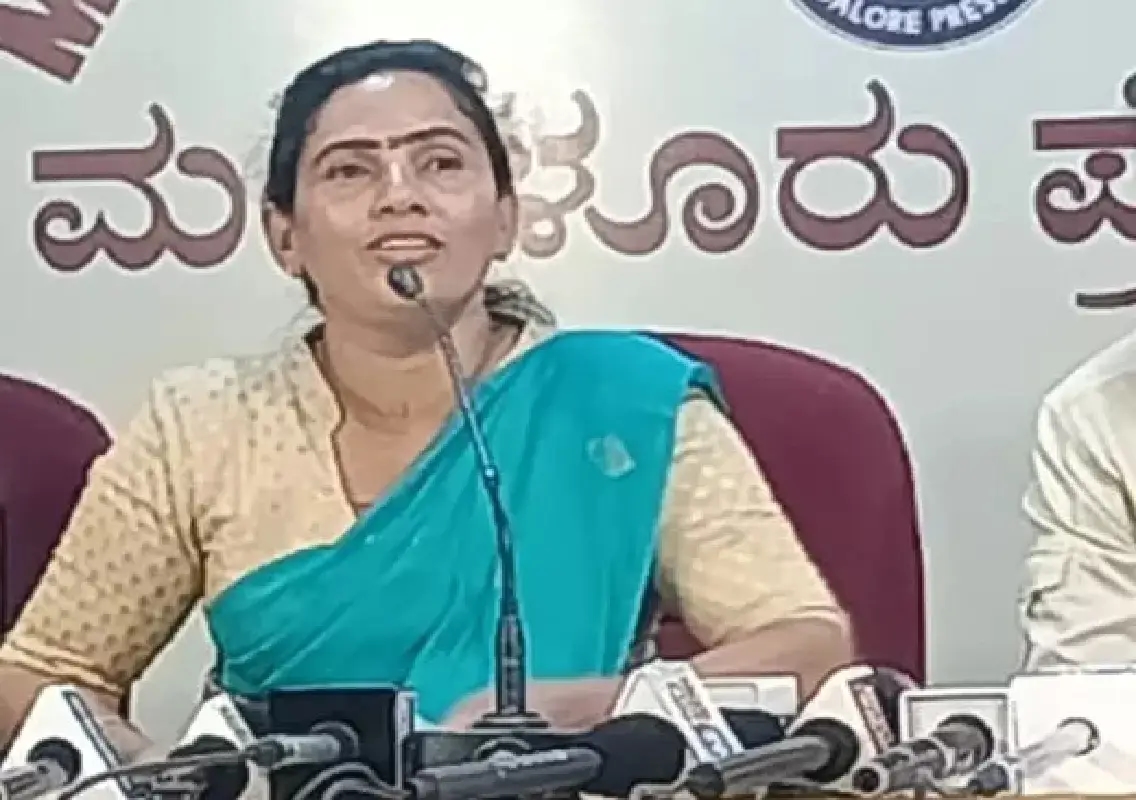 Woman demands arrest of suspended inspector Sandesh - News Karnataka
