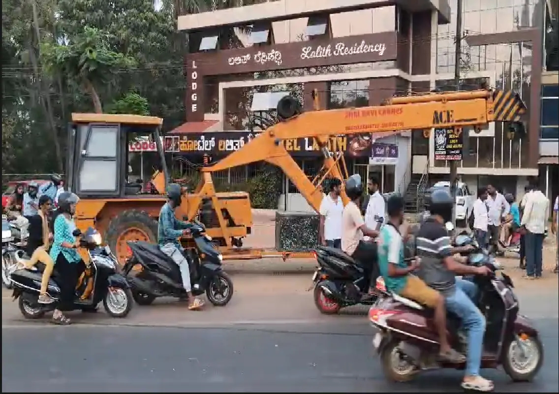 Woman killed in crane accident on NH-66 near Udupi: WATCH - News Karnataka