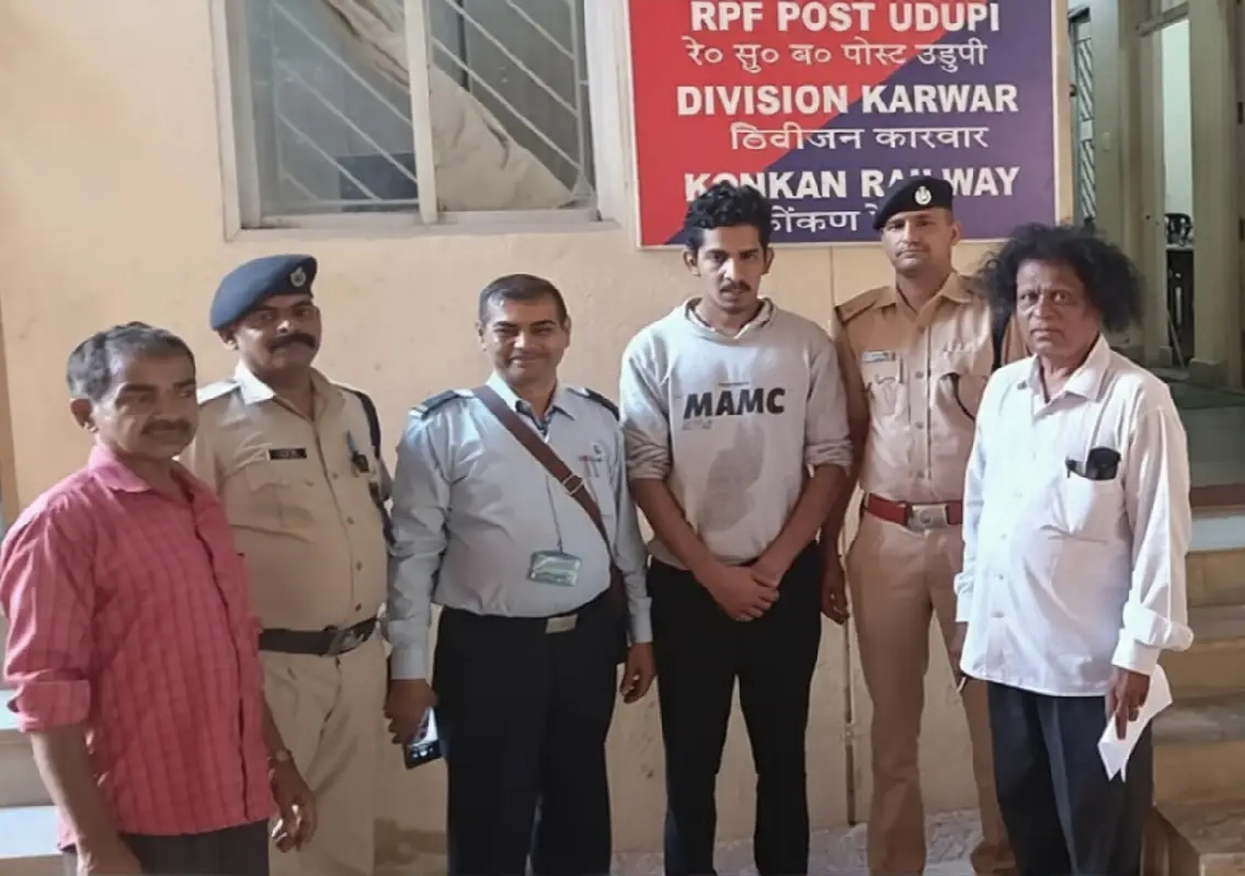 Youth rescued from jumping off moving train in Udupi - News Karnataka