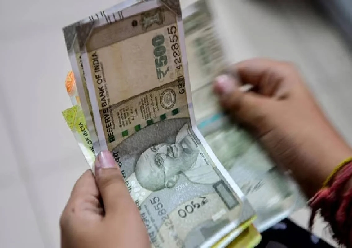 Centre hikes DA to 60% for govt employees - News Karnataka