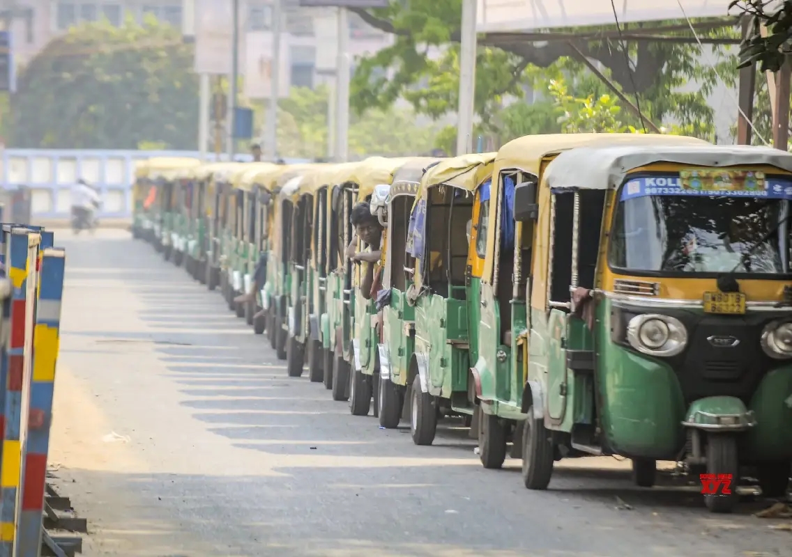 Auto LPG shortage hits Mangaluru, drivers queue for refuelling - News Karnataka