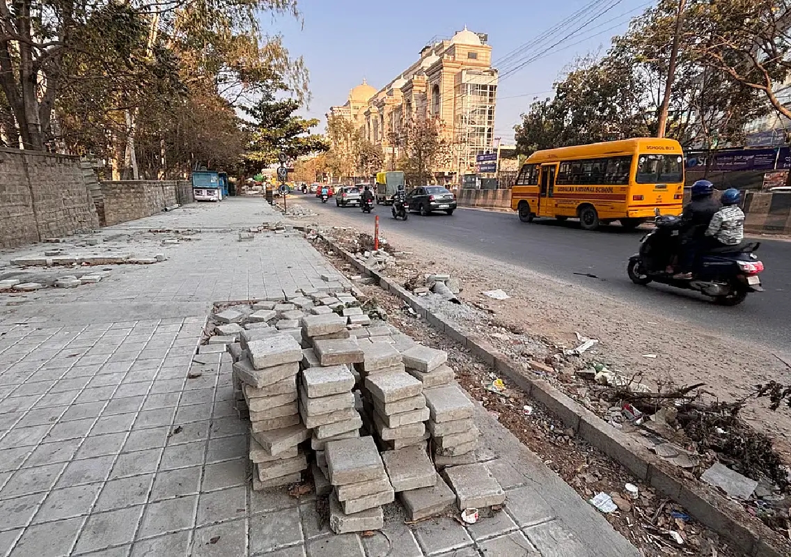 Crackdown ordered on footpath encroachments along Old Madras Road - News Karnataka