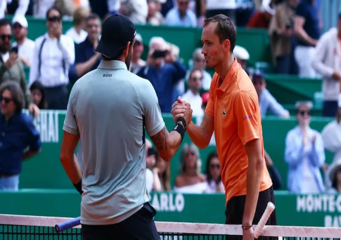 Medvedev smashed racquet in 0-6 0-6 loss - News Karnataka