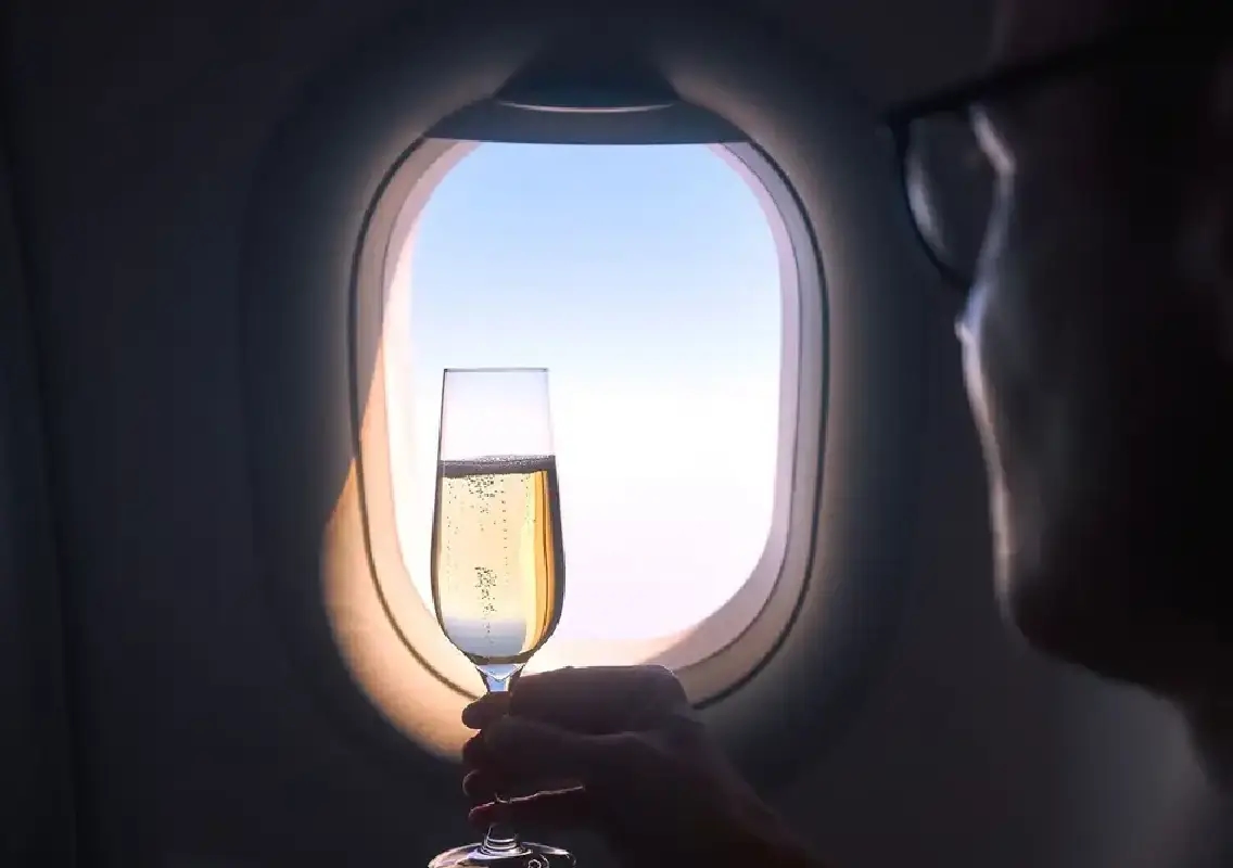 Drinking alcohol on flights to sleep may harm your health - News Karnataka