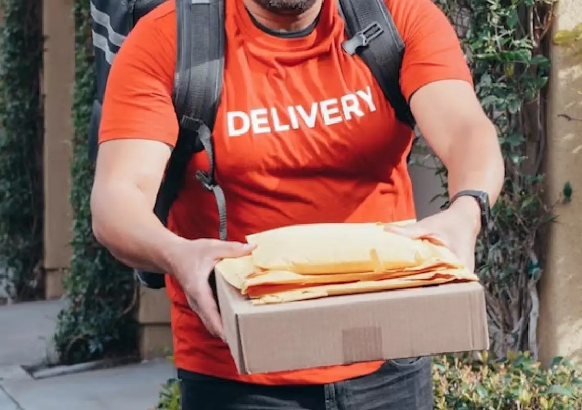 Founder says employee quit office job for delivery work - News Karnataka