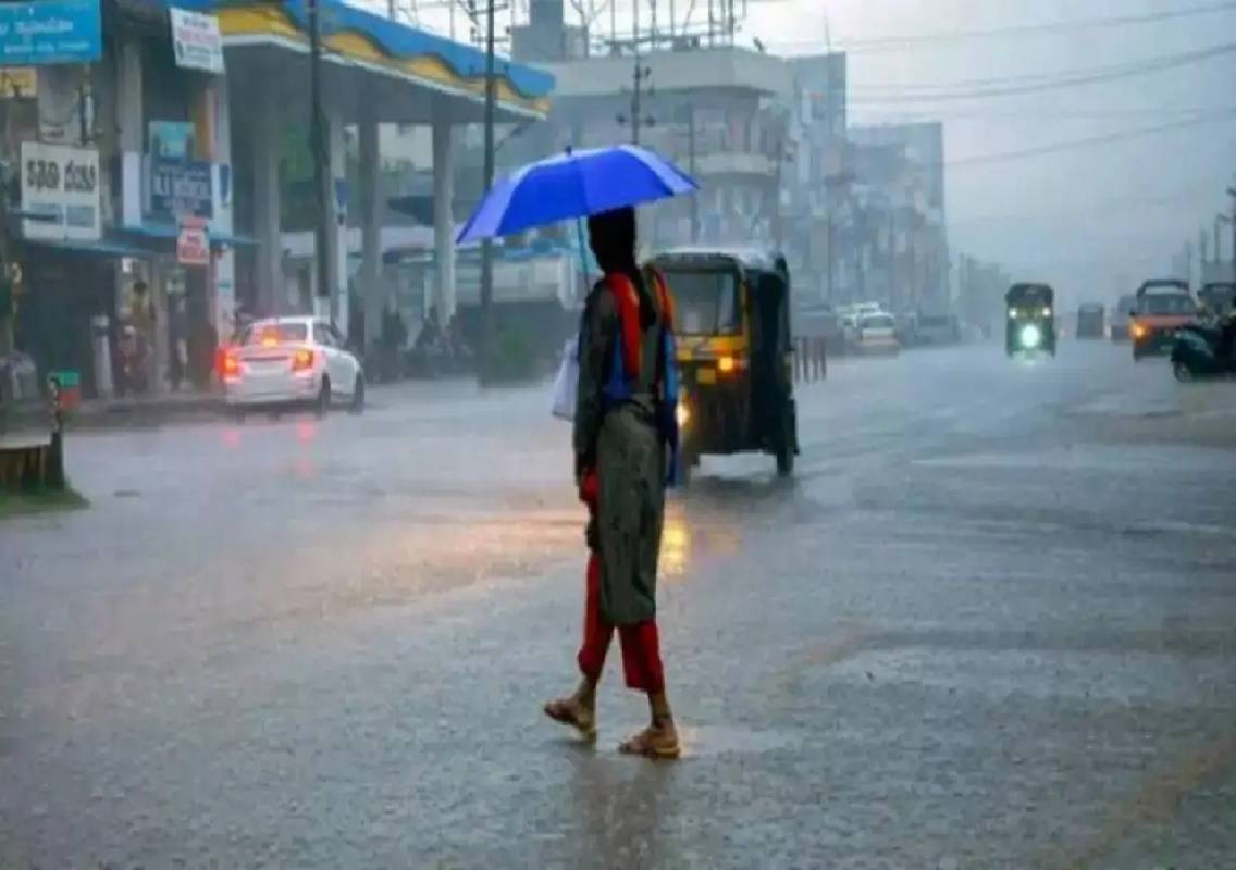 Heavy rain in Bengaluru, IMD issues yellow alert - News Karnataka