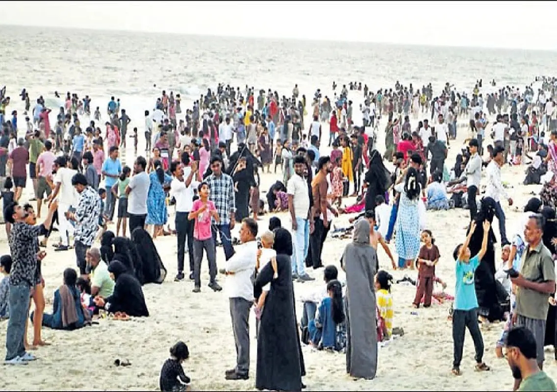 Holiday rush crowds temples and beaches in coastal Karnataka - News Karnataka