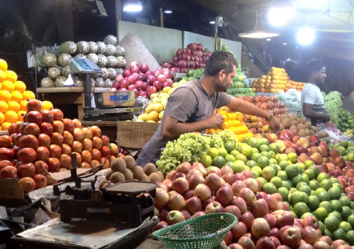 Iran conflict hits Bengaluru fruit market, prices shoot up - News Karnataka