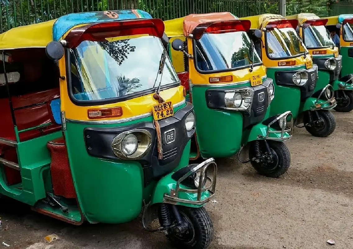 LPG shortage hits Mysuru auto drivers amid West Asia crisis - News Karnataka