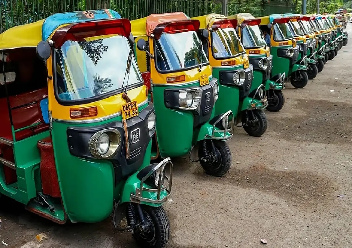 LPG shortage hits Mysuru auto drivers amid fuel crisis - News Karnataka